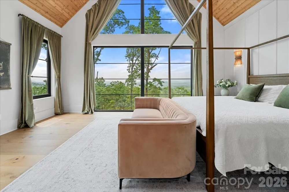 724 Grand Laurel Way Brasstown, NC 28902