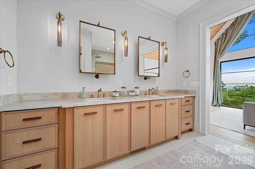 724 Grand Laurel Way Brasstown, NC 28902