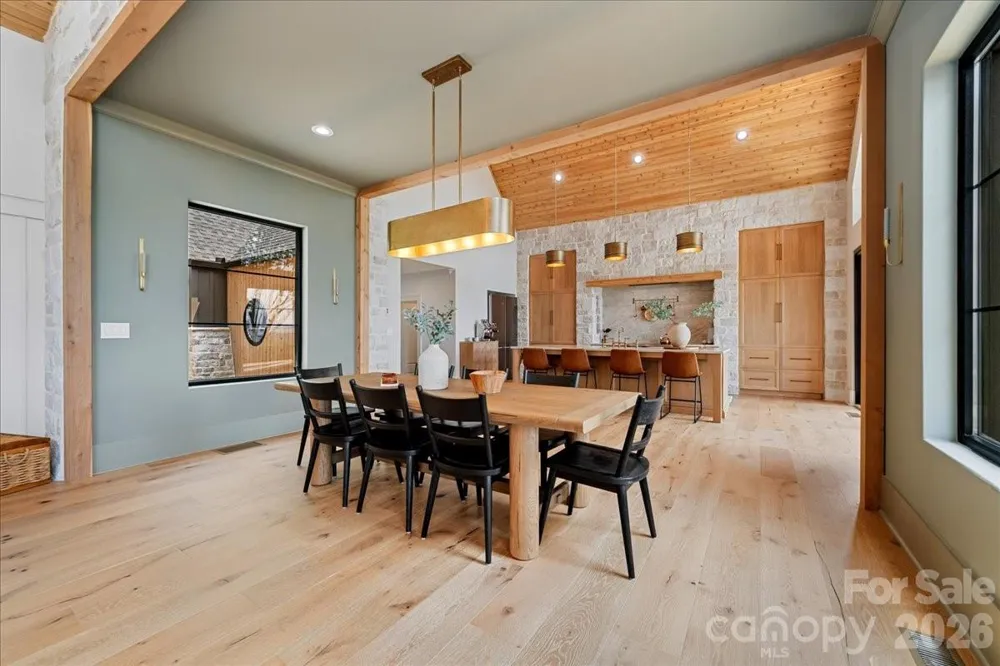 724 Grand Laurel Way Brasstown, NC 28902