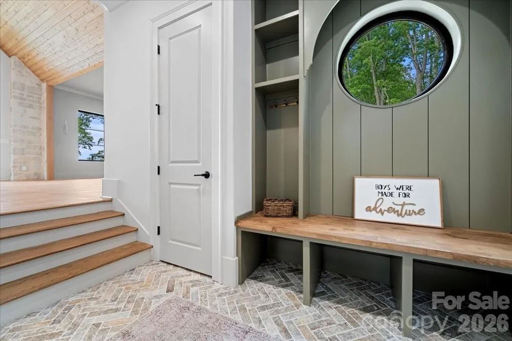 724 Grand Laurel Way Brasstown, NC 28902