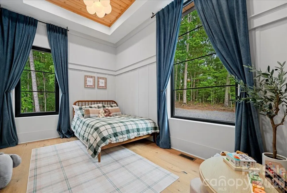 724 Grand Laurel Way Brasstown, NC 28902