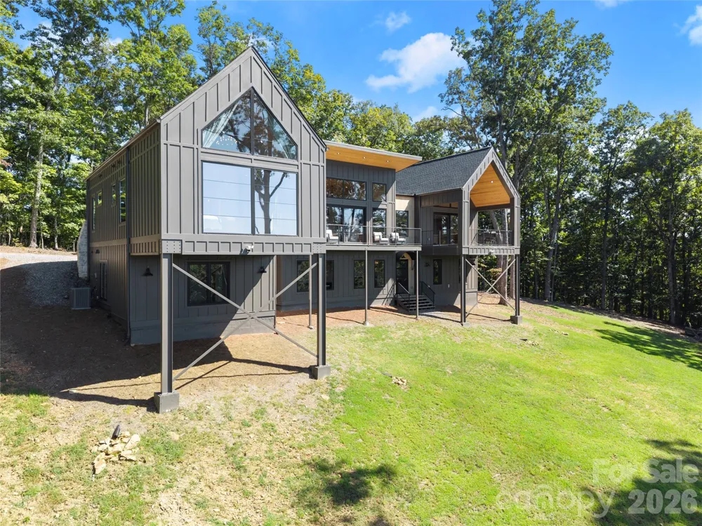 724 Grand Laurel Way Brasstown, NC 28902