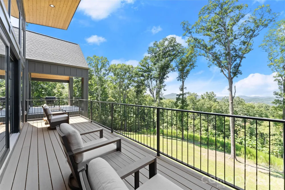 724 Grand Laurel Way Brasstown, NC 28902