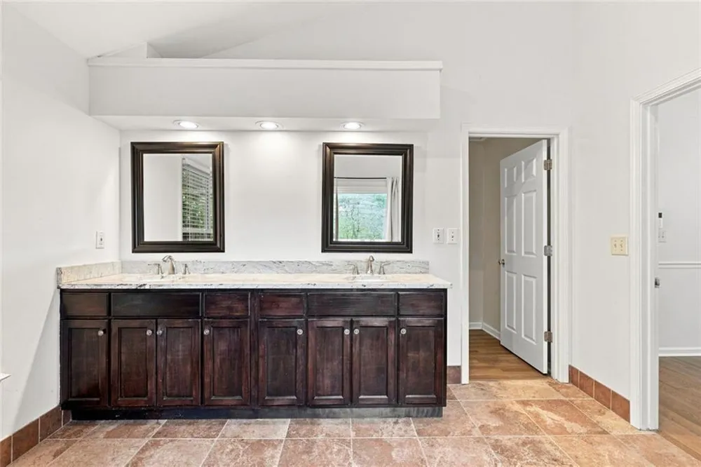 425 Fairford Lane Duluth, GA 30097