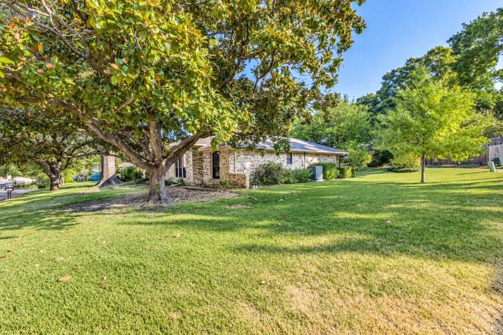 204 Lakehill Drive Rockwall, TX 75087
