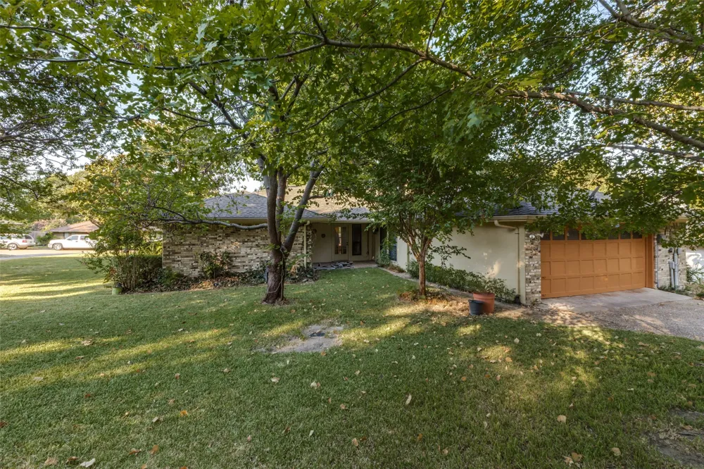 204 Lakehill Drive Rockwall, TX 75087