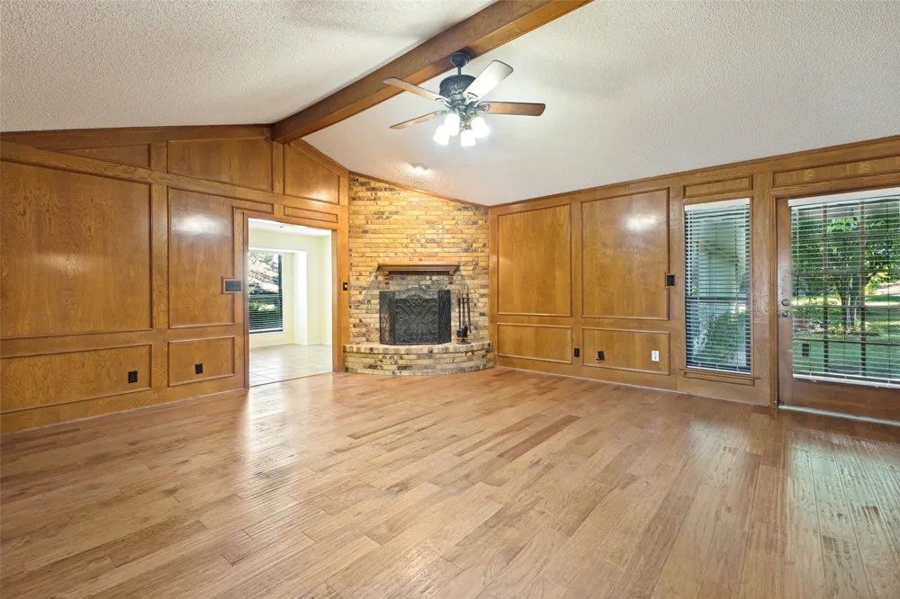 204 Lakehill Drive Rockwall, TX 75087
