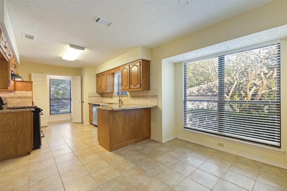 204 Lakehill Drive Rockwall, TX 75087