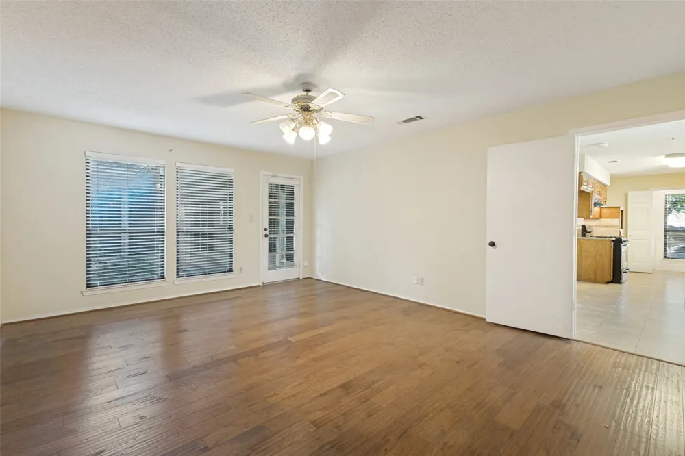 204 Lakehill Drive Rockwall, TX 75087