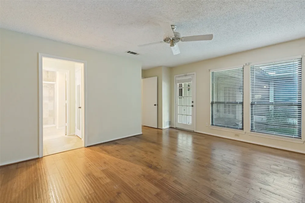 204 Lakehill Drive Rockwall, TX 75087