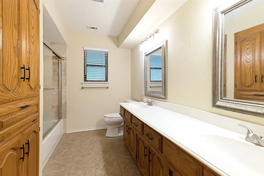 204 Lakehill Drive Rockwall, TX 75087