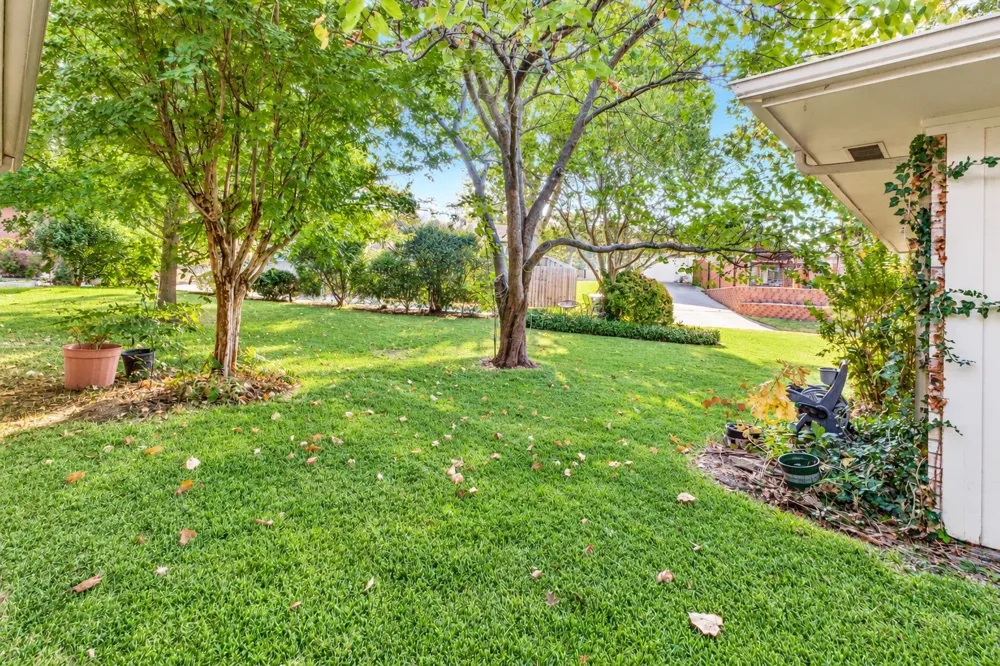 204 Lakehill Drive Rockwall, TX 75087