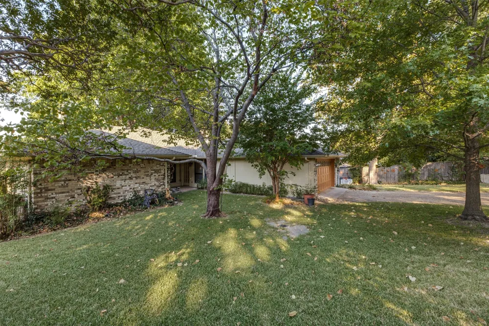 204 Lakehill Drive Rockwall, TX 75087