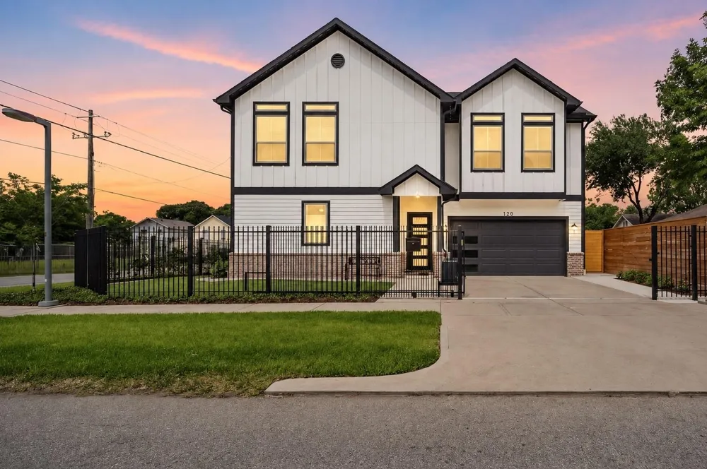 120 Adams Street Houston, TX 77011