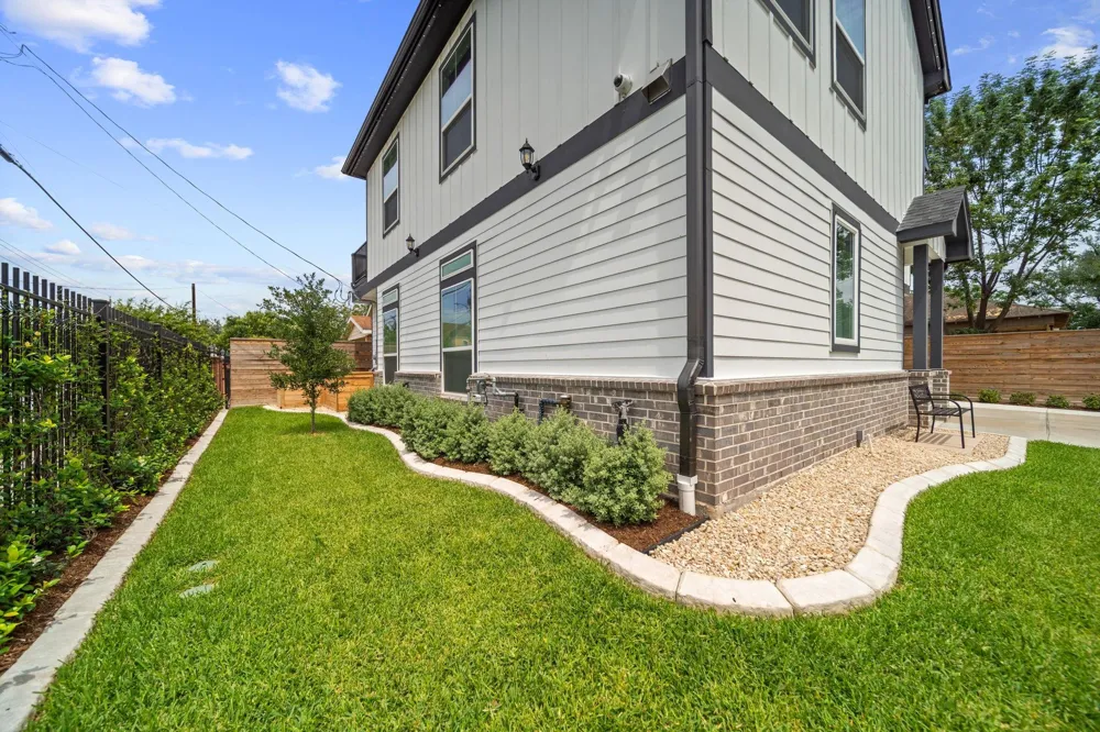 120 Adams Street Houston, TX 77011