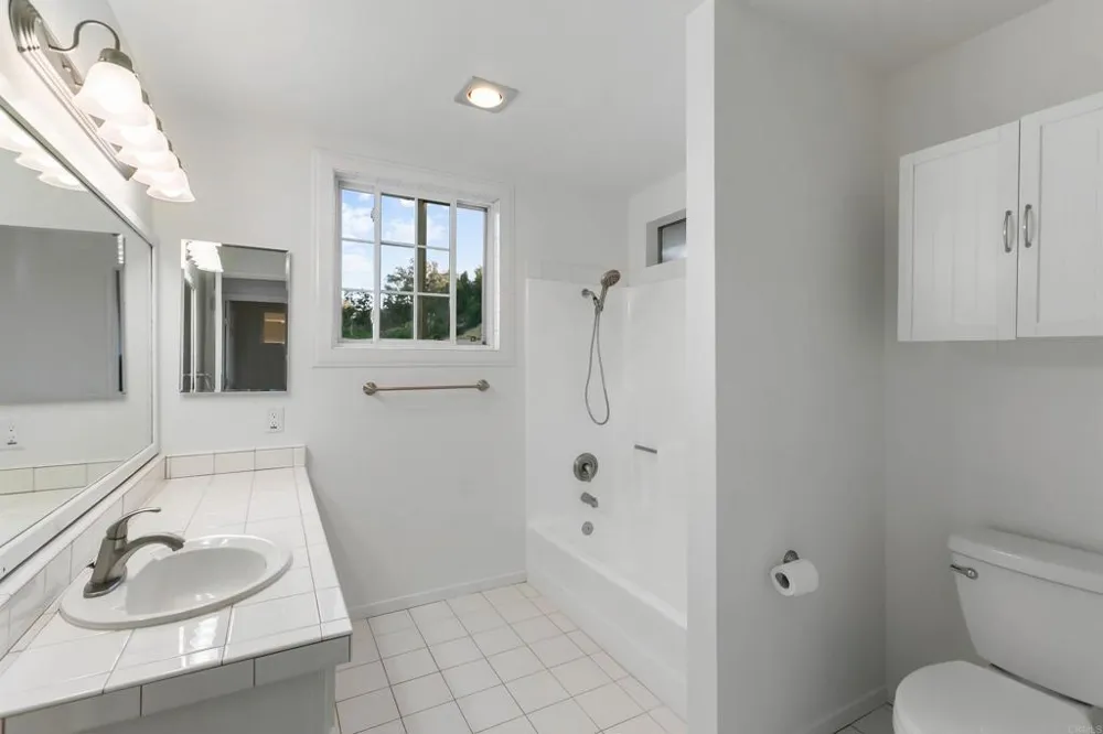 3813 Sierra Morena Avenue Carlsbad, CA 92010