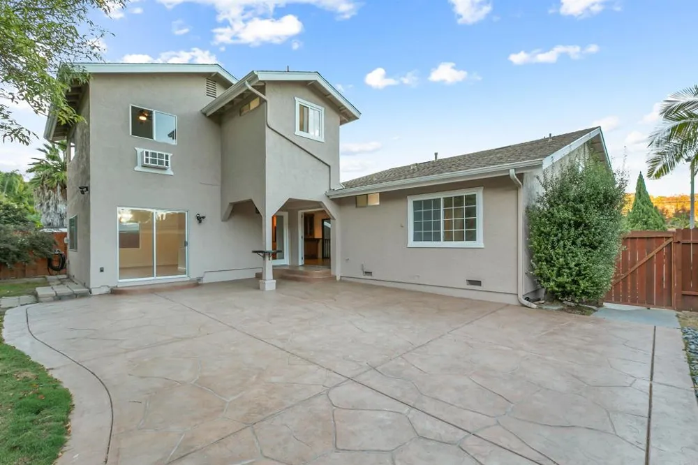 3813 Sierra Morena Avenue Carlsbad, CA 92010