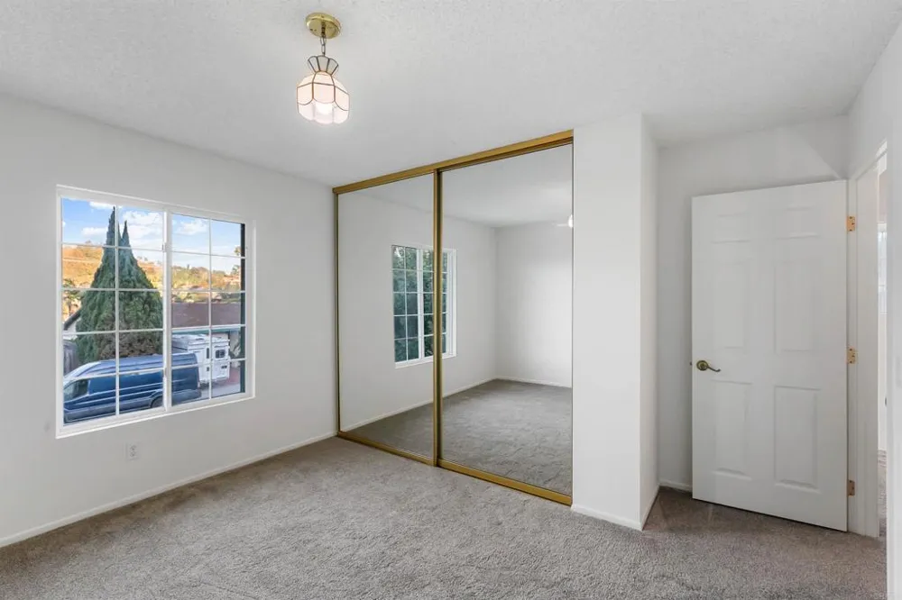 3813 Sierra Morena Avenue Carlsbad, CA 92010
