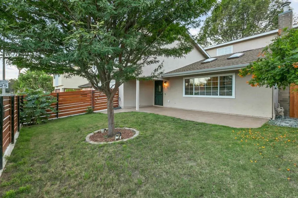 3813 Sierra Morena Avenue Carlsbad, CA 92010