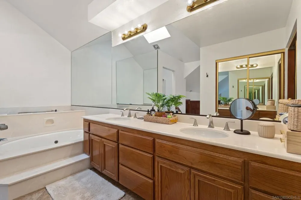 984 S Rim Crest Dr #7 Anaheim, CA 92807