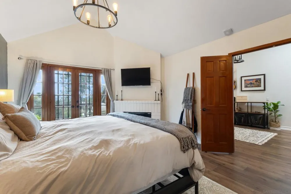 984 S Rim Crest Dr #7 Anaheim, CA 92807