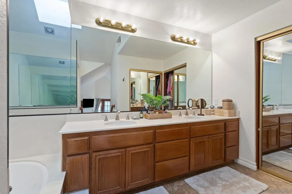 984 S Rim Crest Dr #7 Anaheim, CA 92807