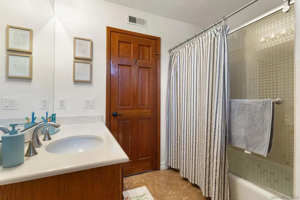 984 S Rim Crest Dr #7 Anaheim, CA 92807