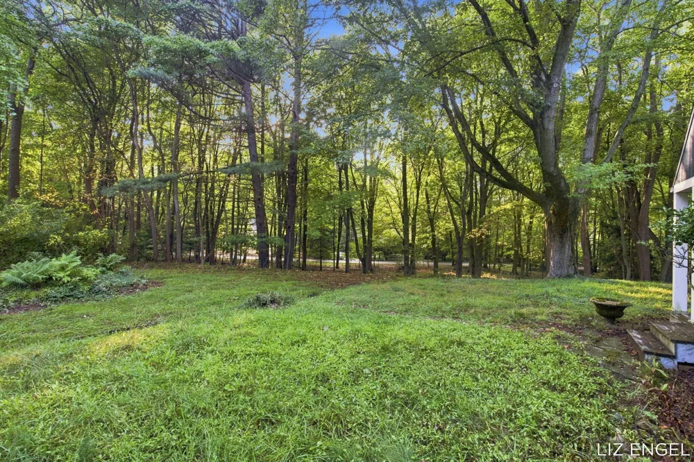 2309 Forest Trail Circle Fennville, MI 49408