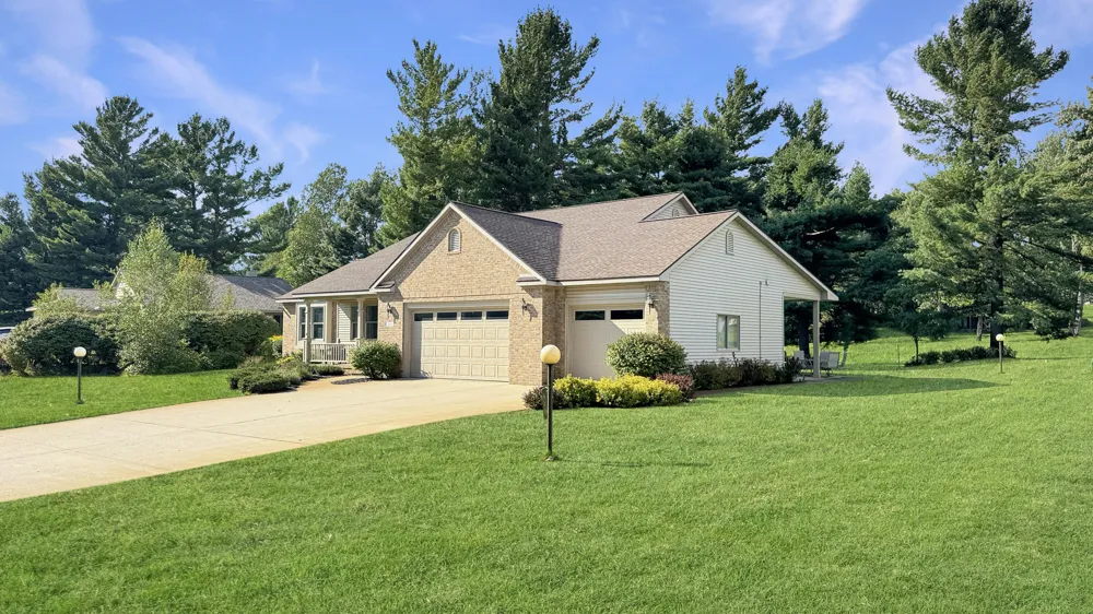 618 White Pine Drive Cadillac, MI 49601