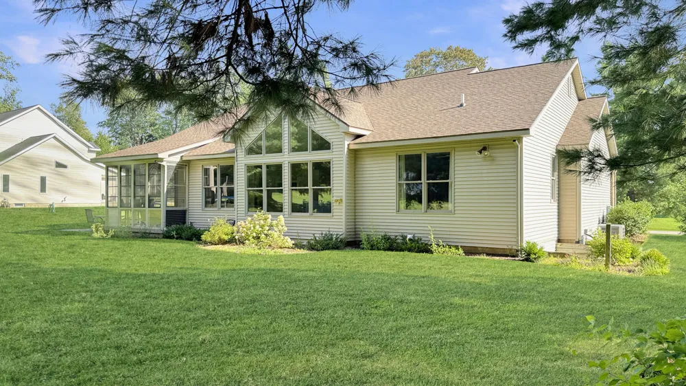 618 White Pine Drive Cadillac, MI 49601