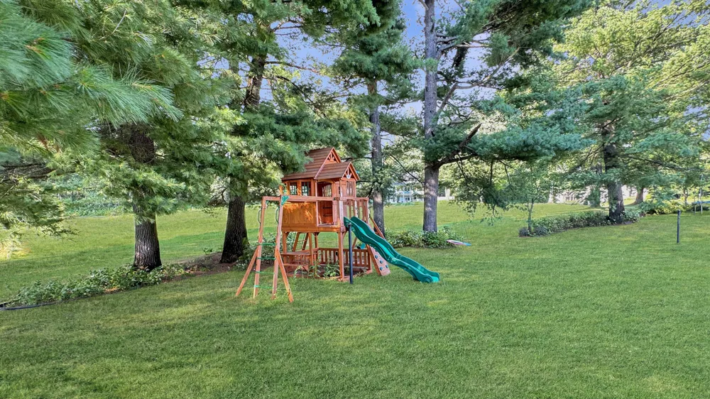 618 White Pine Drive Cadillac, MI 49601