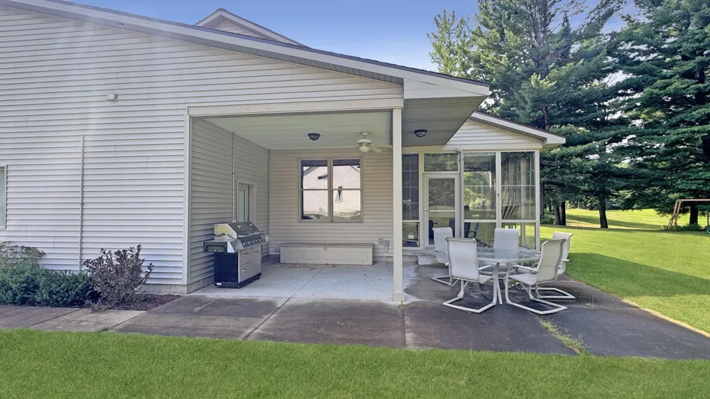 618 White Pine Drive Cadillac, MI 49601