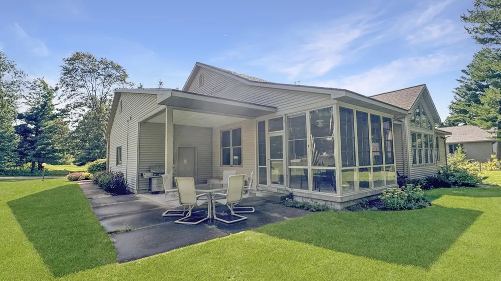 618 White Pine Drive Cadillac, MI 49601