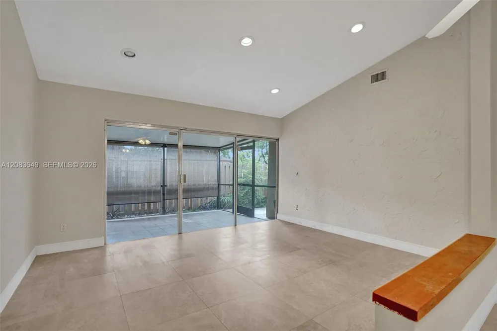 7532 Nova Dr #19 Davie, FL 33317