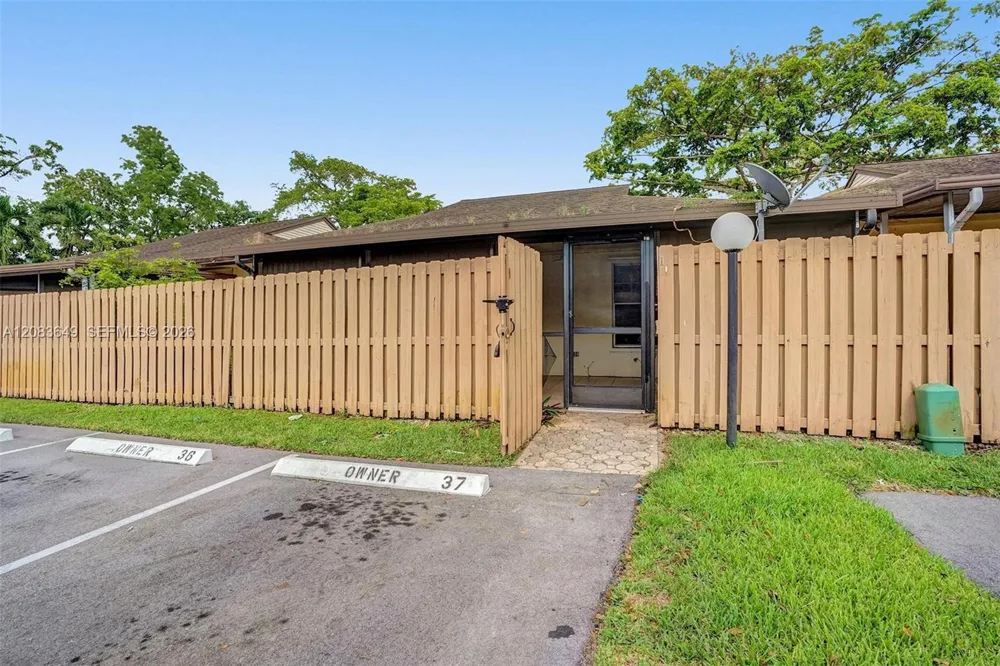 7532 Nova Dr #19 Davie, FL 33317
