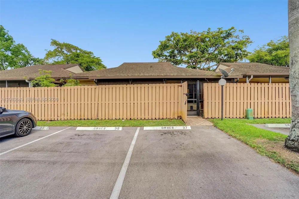 7532 Nova Dr #19 Davie, FL 33317