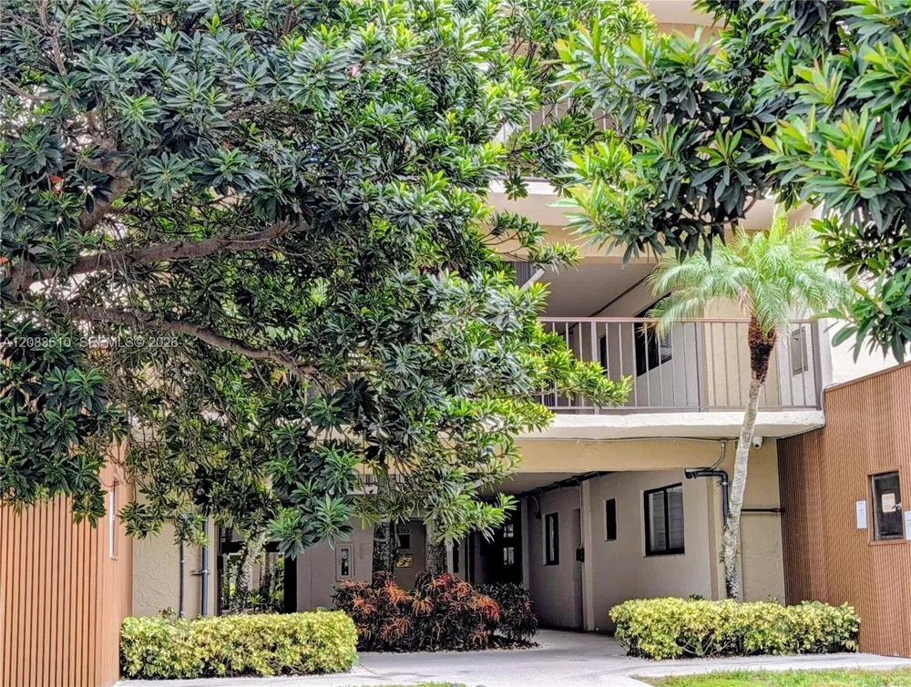 8075 SW 107th Ave #123 Miami, FL 33173