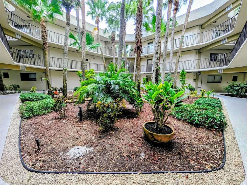 8075 SW 107th Ave #123 Miami, FL 33173