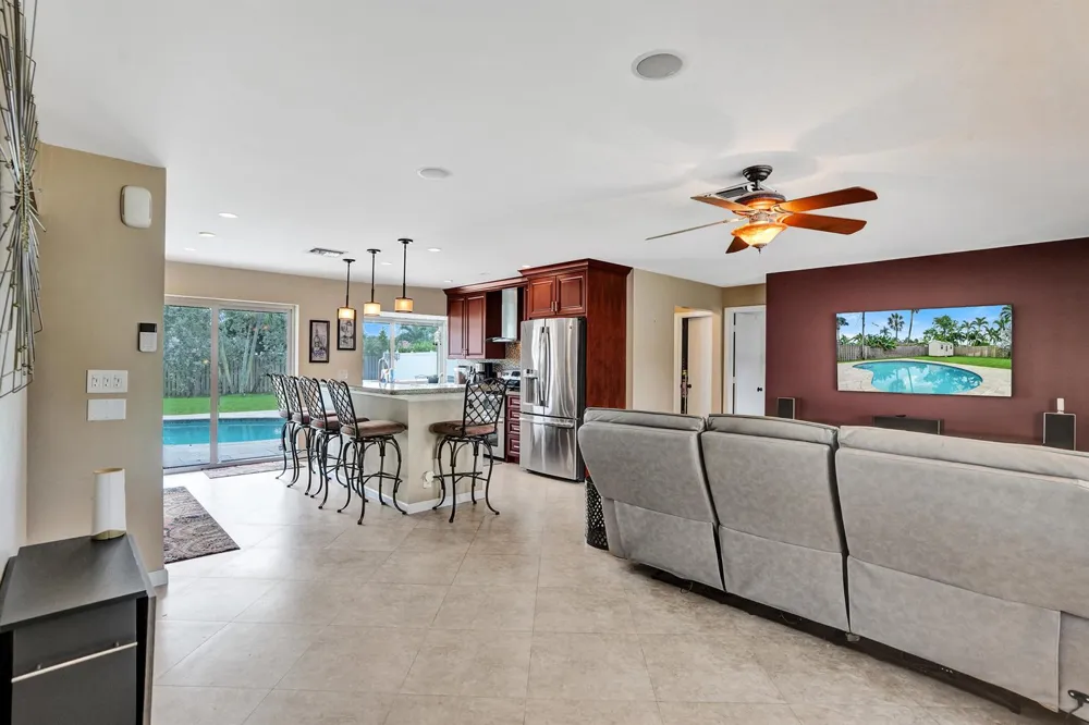80 SE 10TH STREET Pompano Beach, FL 33060