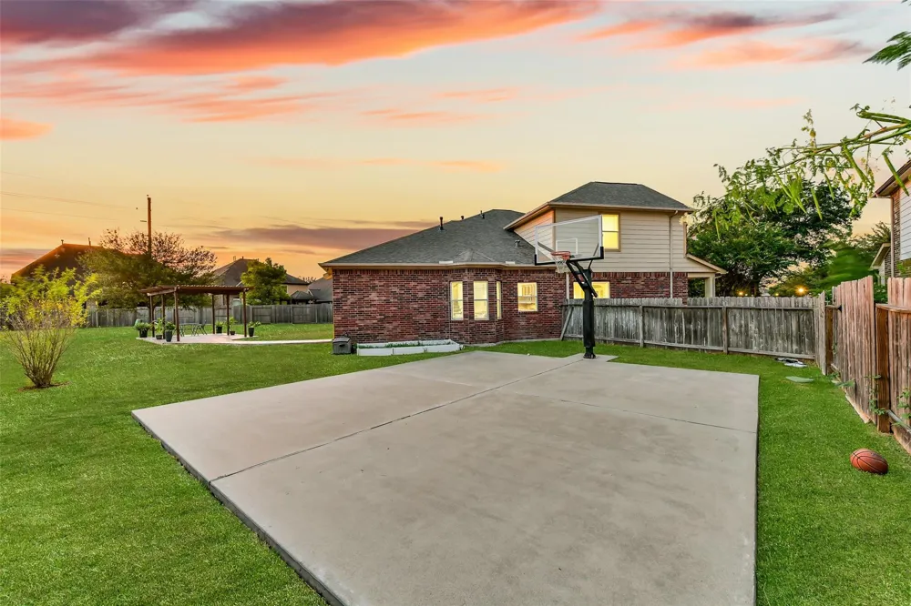 13204 Southern Way Lane Pearland, TX 77584