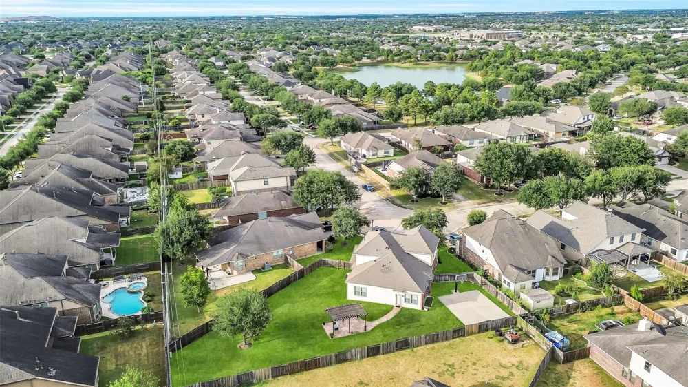 13204 Southern Way Lane Pearland, TX 77584