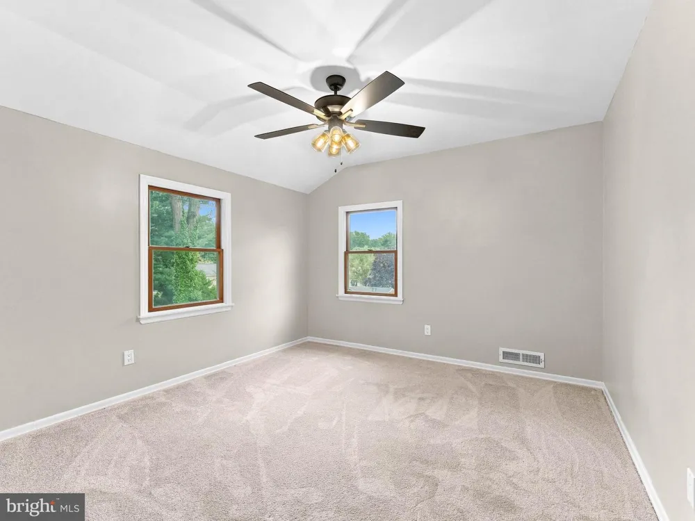 106 LAKESIDE DRIVE Glassboro, NJ 08028