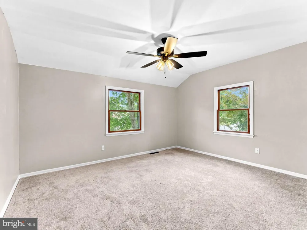 106 LAKESIDE DRIVE Glassboro, NJ 08028
