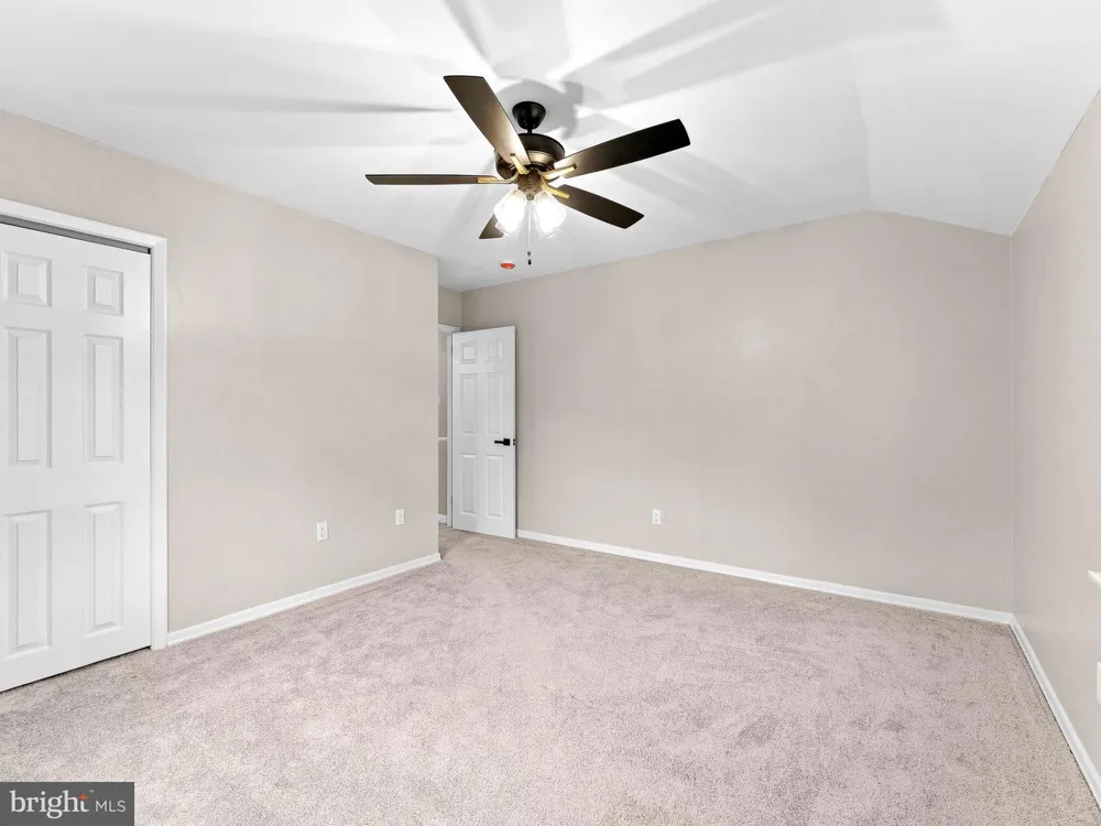 106 LAKESIDE DRIVE Glassboro, NJ 08028