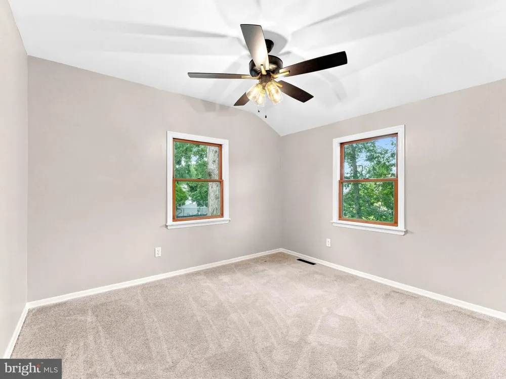 106 LAKESIDE DRIVE Glassboro, NJ 08028