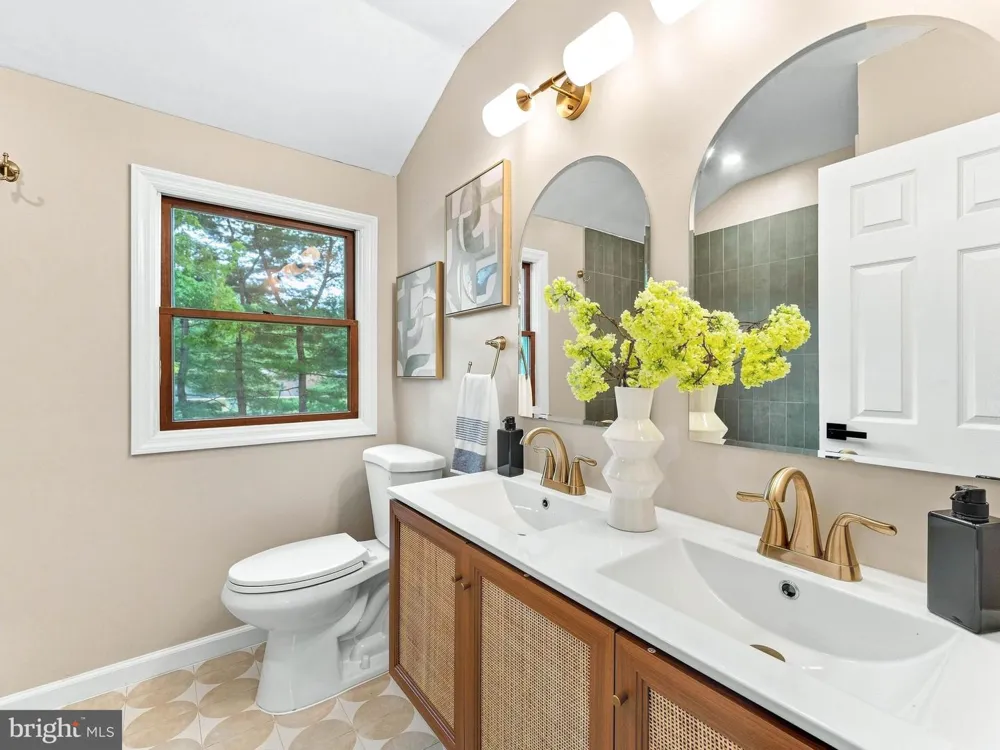 106 LAKESIDE DRIVE Glassboro, NJ 08028