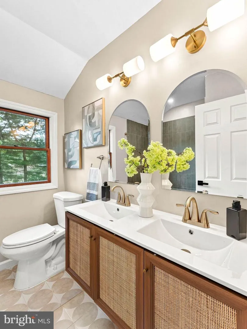 106 LAKESIDE DRIVE Glassboro, NJ 08028