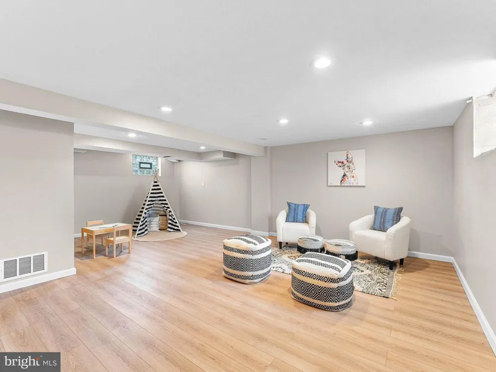 106 LAKESIDE DRIVE Glassboro, NJ 08028