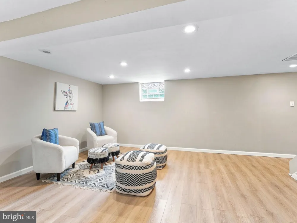 106 LAKESIDE DRIVE Glassboro, NJ 08028