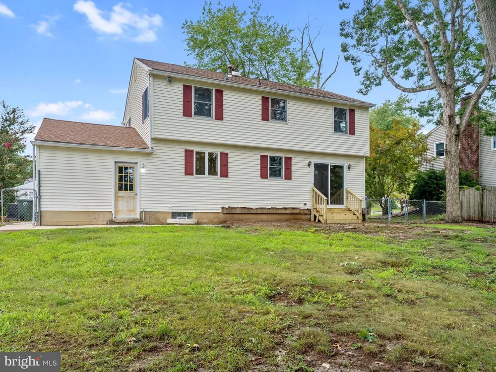 106 LAKESIDE DRIVE Glassboro, NJ 08028